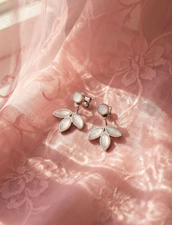 Cercei Lilies Moon